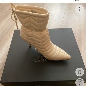 BRAND NEW NEVER WORN Vince Camuto White/Cream Leather quilted booties!
